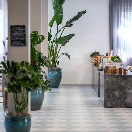Hotel Vienna Cervia Buitenkant foto