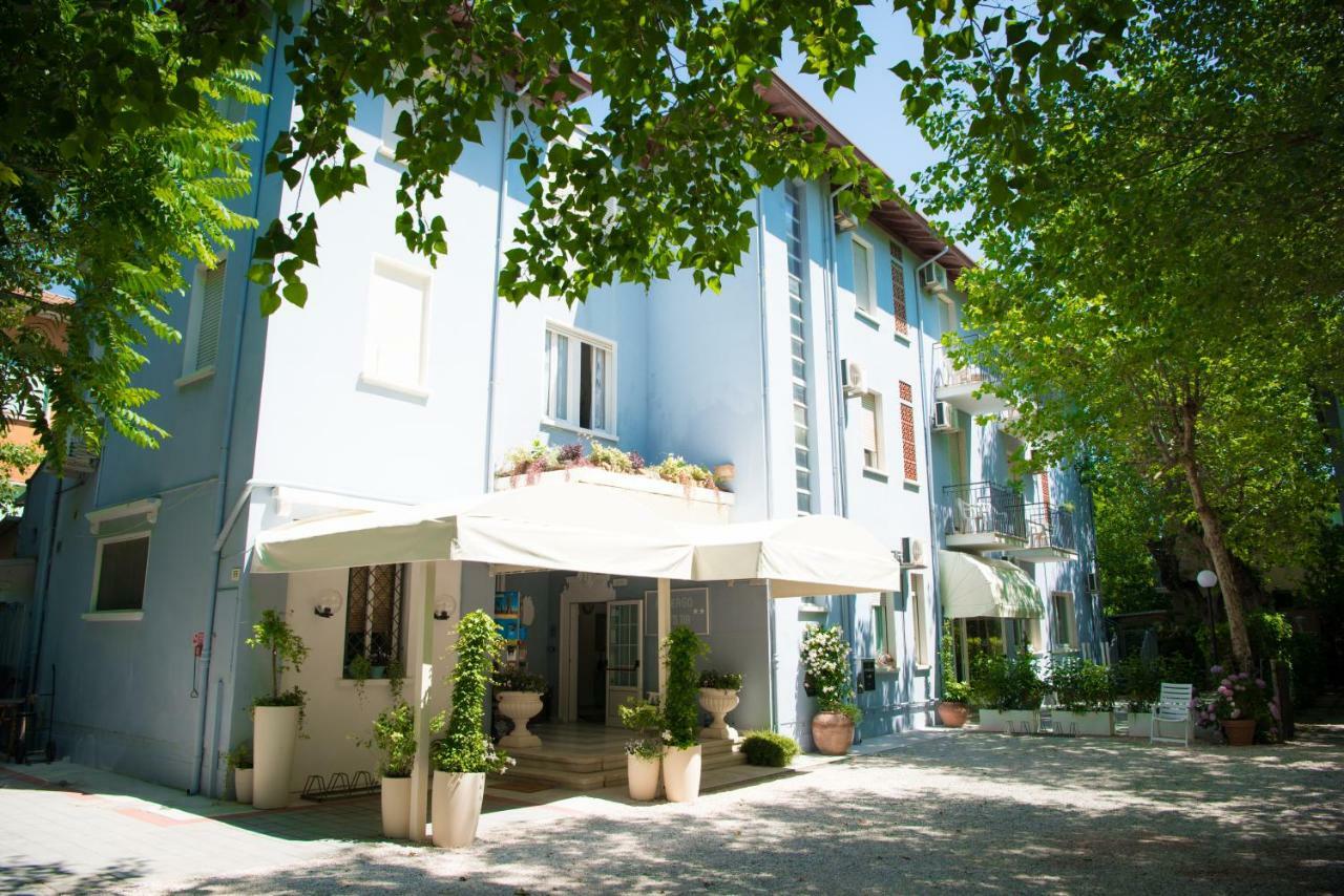 Hotel Vienna Cervia Buitenkant foto